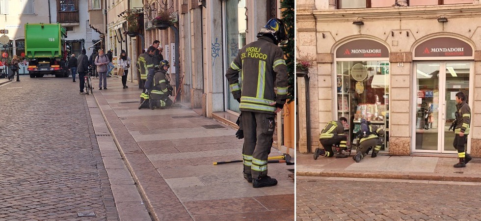 Dallo scantinato esce del fumo, in centro a Trento scatta l’allarme per un incendio: l’intervento dei vigili del fuoco